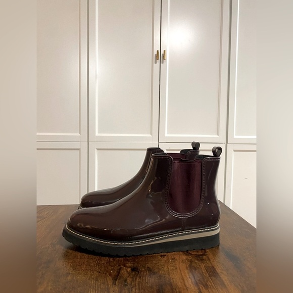 *SOLD*
Cougar | Plum Kensington Rain Ankle Boots | Size 9 - Picture 2 of 6